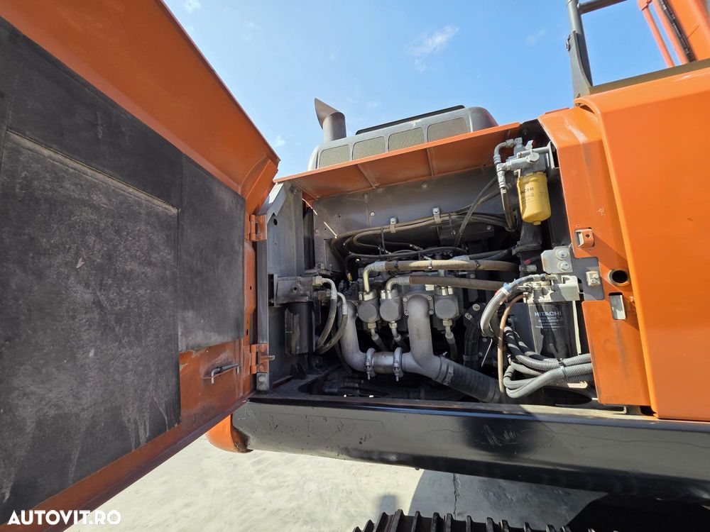 Hitachi SET BRATE LUNGI NOI 18m, cupa 0,9mc, 2019, 6.017h, gresare automata, latime 3,19m, 3 pompe hidr Hitachi, camera spate, camera laterala, consum mediu 13l/h, motor Isuzu 190CP, JAPONIA, doar 377h deplasare lant 80% ok, leasing 3 ani-PROMOTIE 131.900Eur - 31