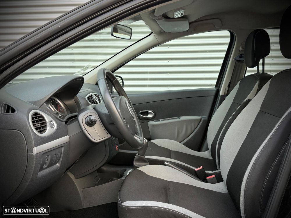 Renault Clio 1.2 16V Dynamique S - 8