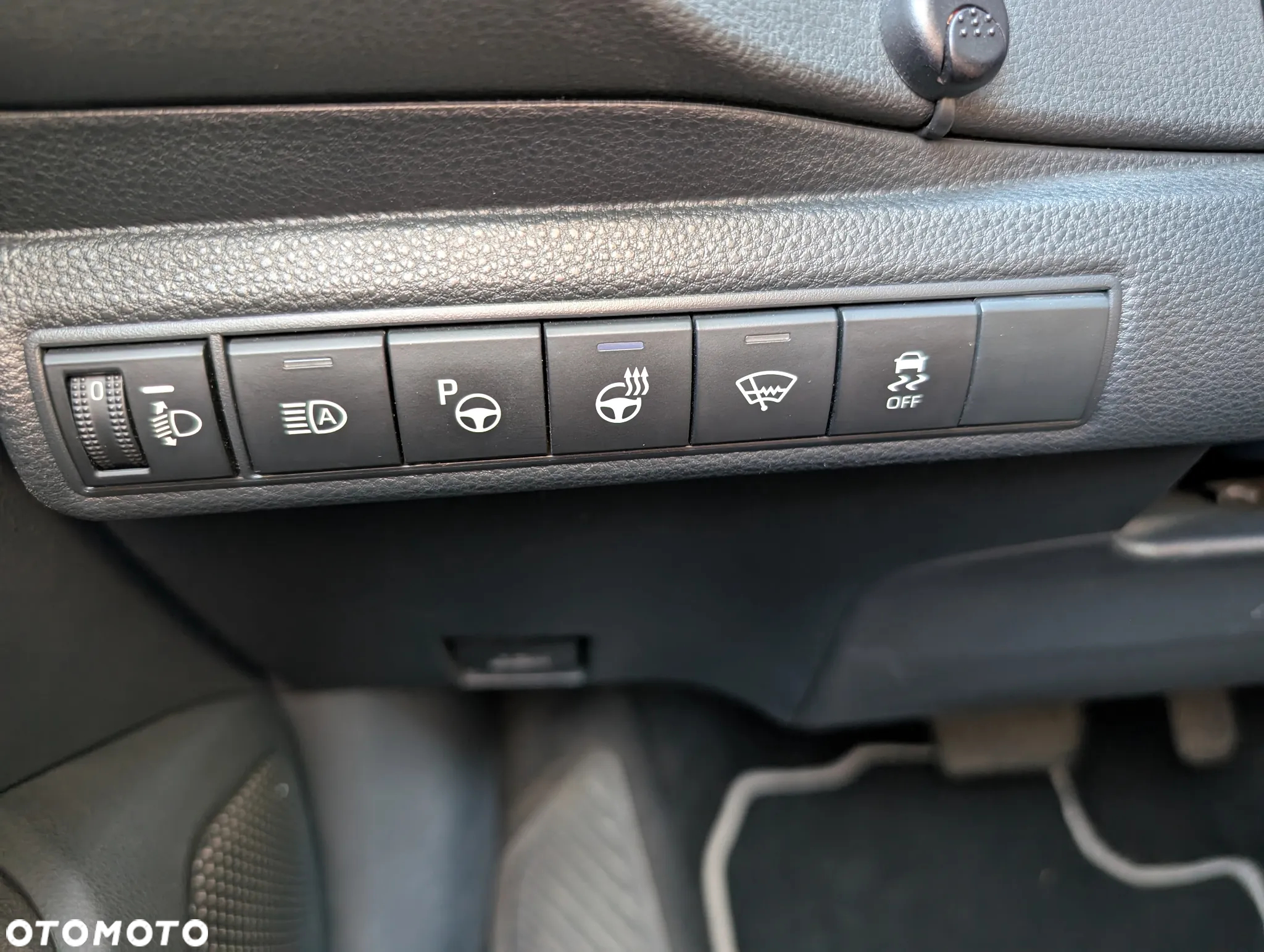 Toyota Corolla 1.8 Hybrid Executive - 12