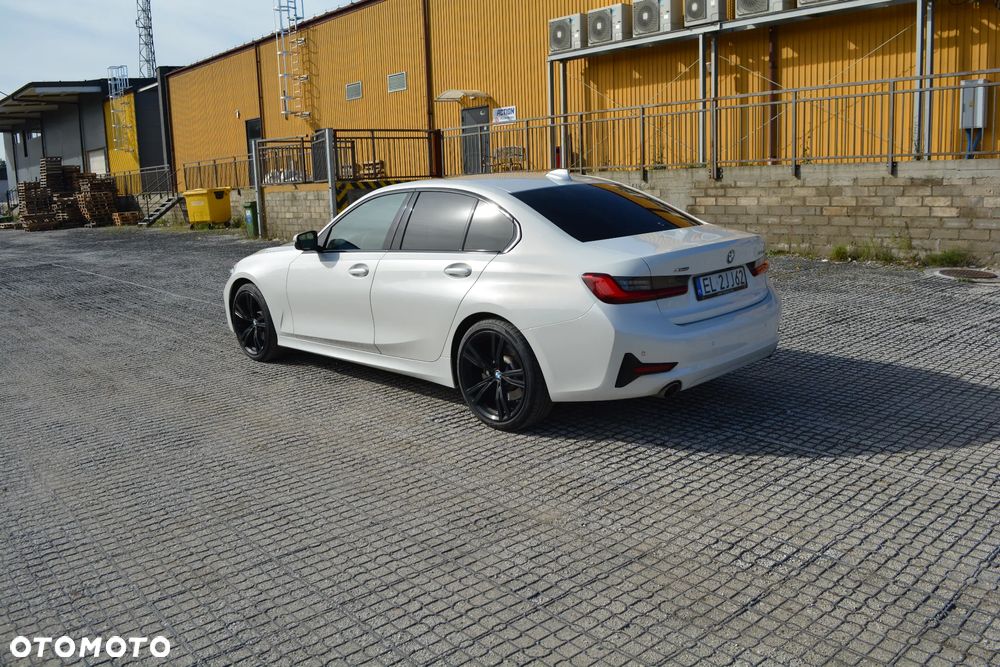 BMW Seria 3 330i xDrive Sport Line sport - 13