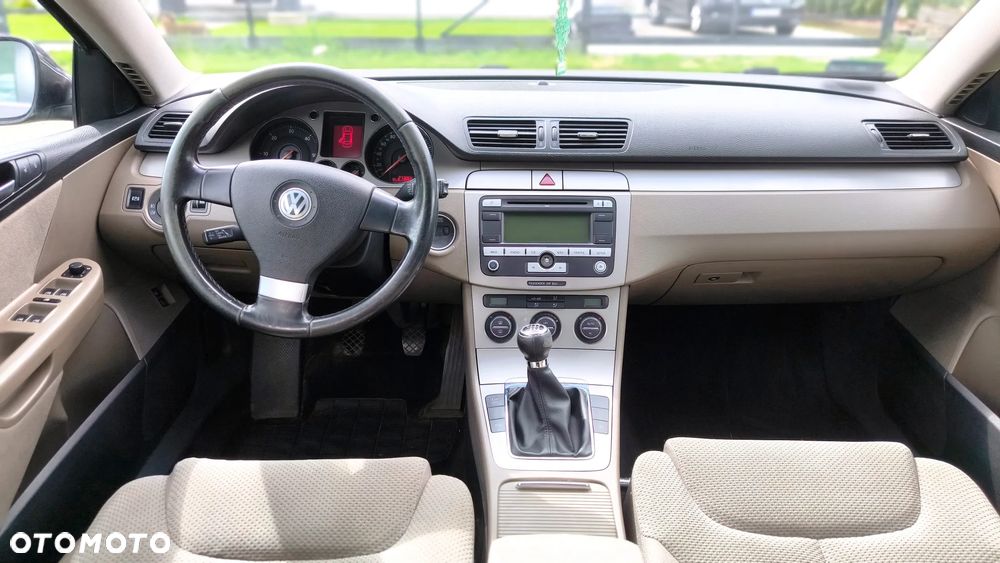 Volkswagen Passat 2.0 TDI DPF Comfortline - 8