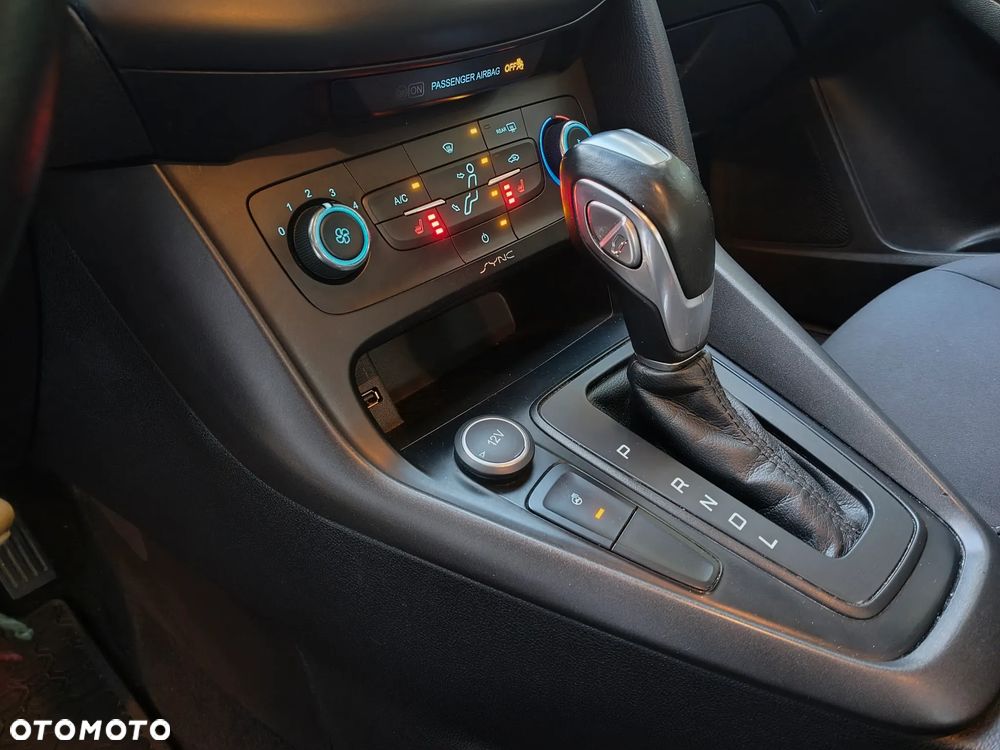 Ford Focus 2.0 16V Sport - 24
