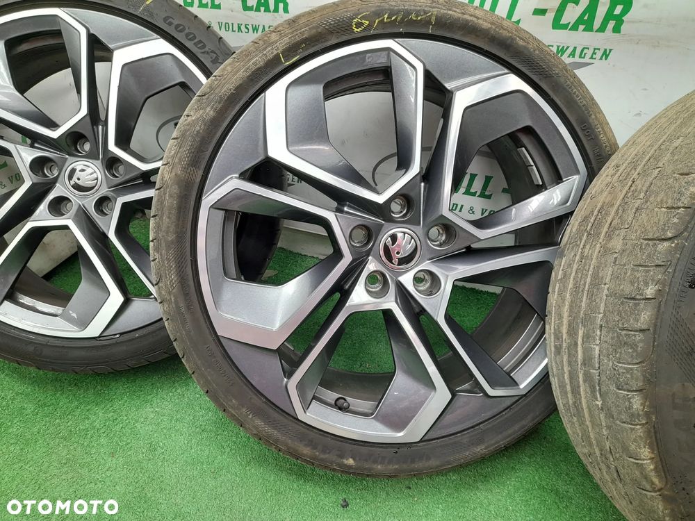 Skoda Octavia IV 5E3 Koła alufelgi VRS 225/40R19 GOODYEAR - 4