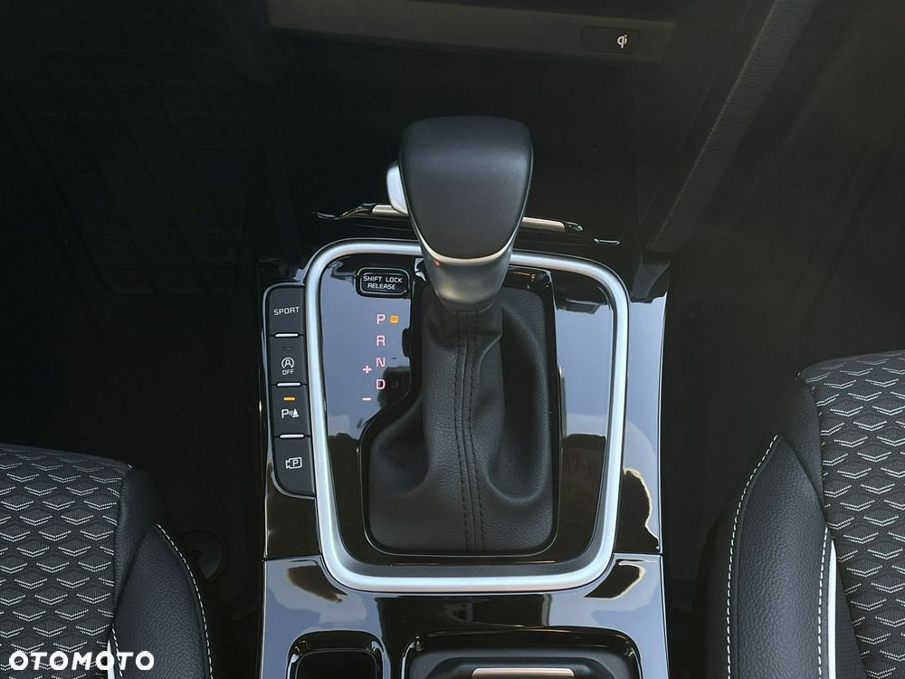 Kia XCeed 1.5 T-GDI Business Line DCT - 18
