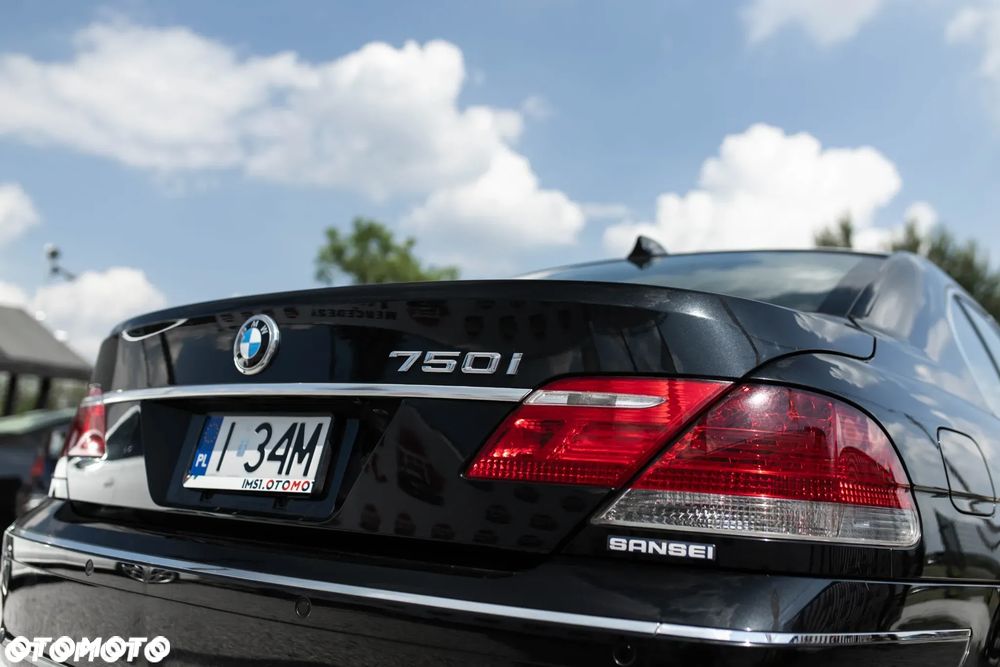 BMW Seria 7 750i - 5