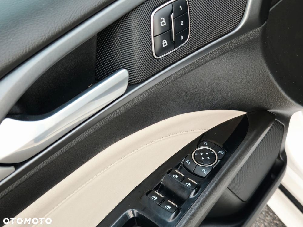 Ford Mondeo 2.0 EcoBoost ST-Line - 24