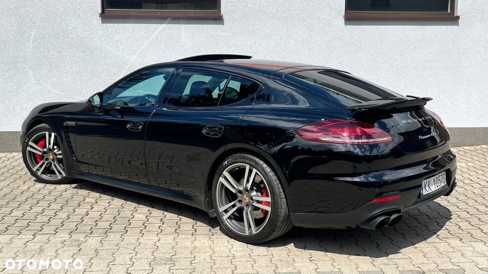 Porsche Panamera GTS PDK - 3