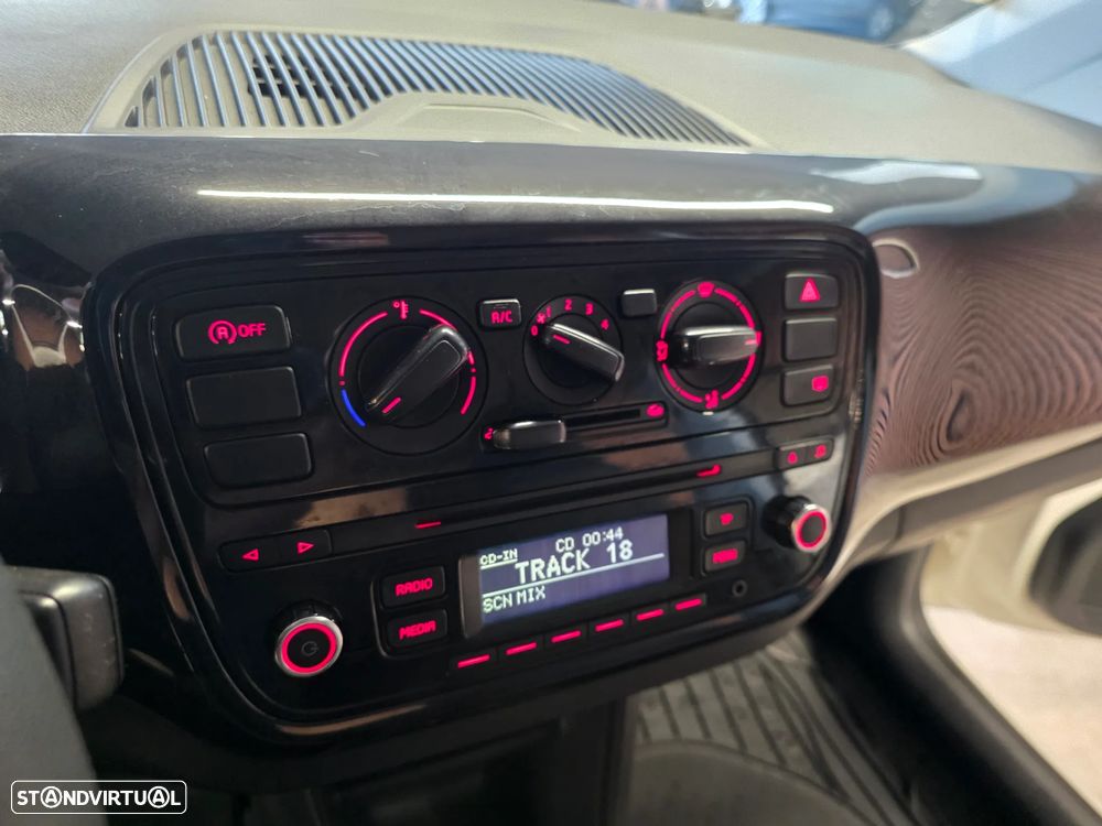 VW Up! 1.0 BlueMotion Move - 24