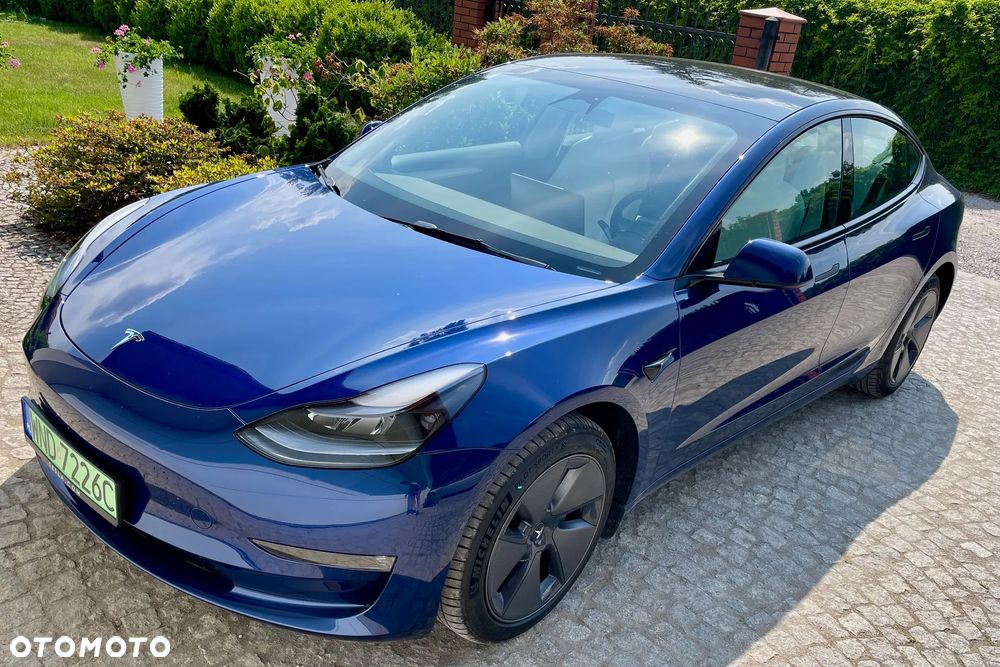 Tesla Model 3 - 1