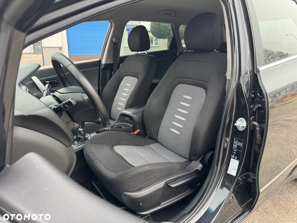 Kia Ceed 1.6 GDI Dream Team Edition - 4