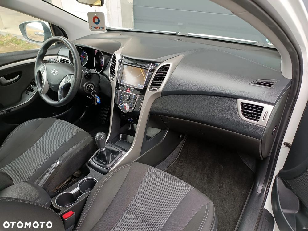 Hyundai i30 blue 1.6 CRDi Premium - 15