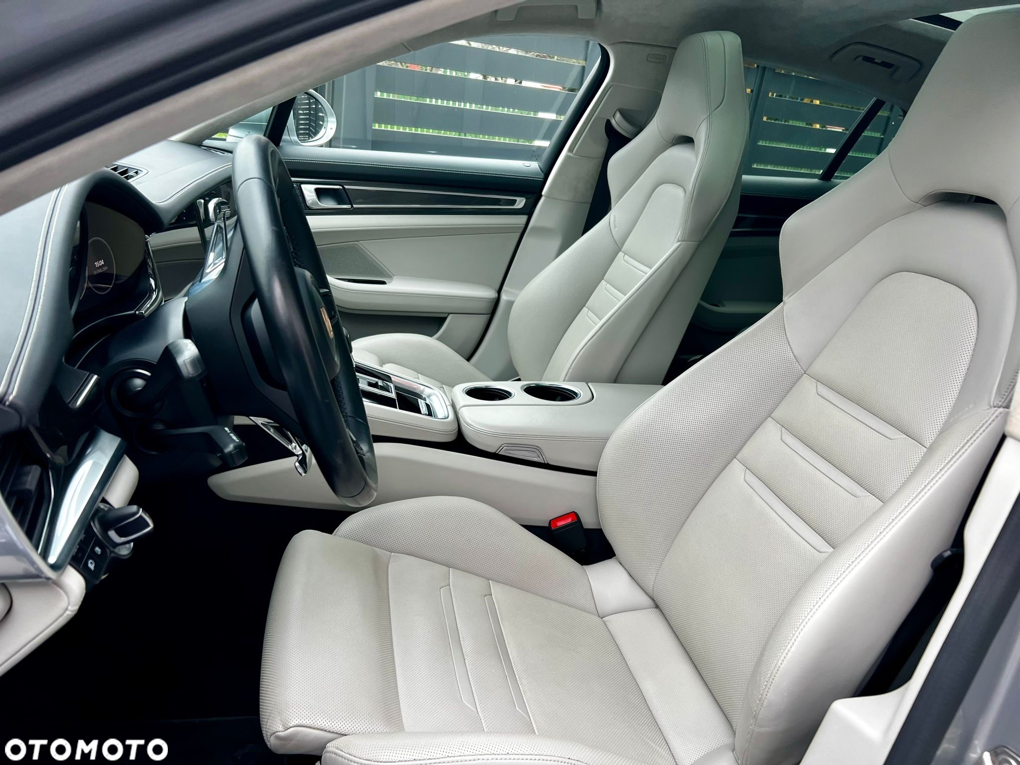 Porsche Panamera 4 E-Hybrid Platinum Edition - 9