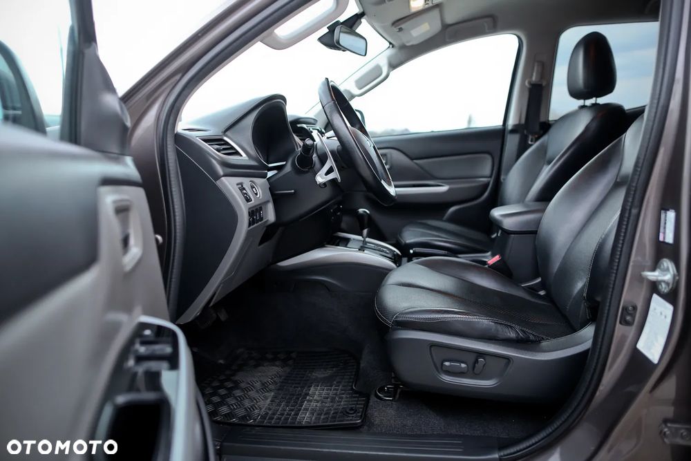 Mitsubishi L200 - 25