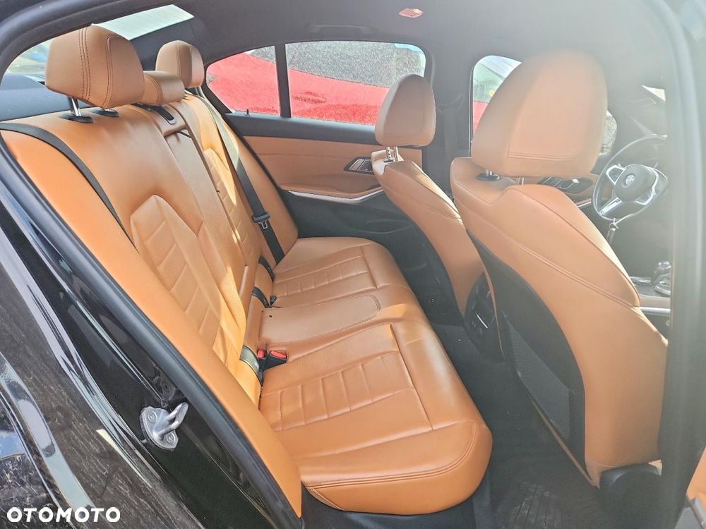 BMW Seria 3 330i xDrive Edition M Sport Shadow - 9