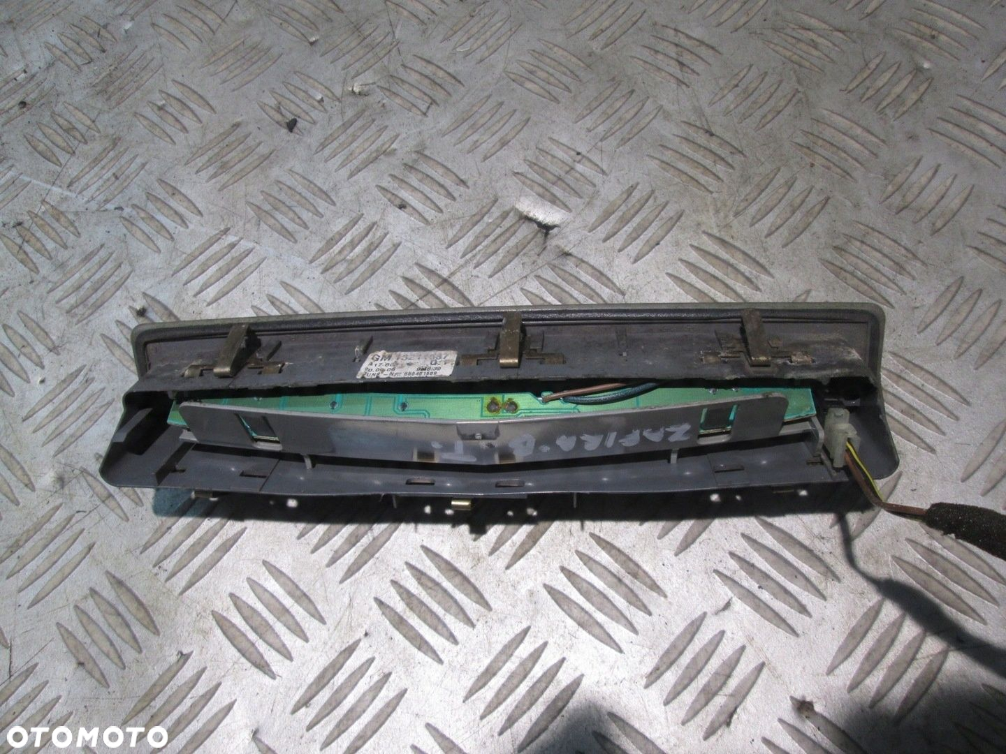 TRZECIE ŚWIATŁO STOP STOPU OPEL ZAFIRA B 13211587 - 2