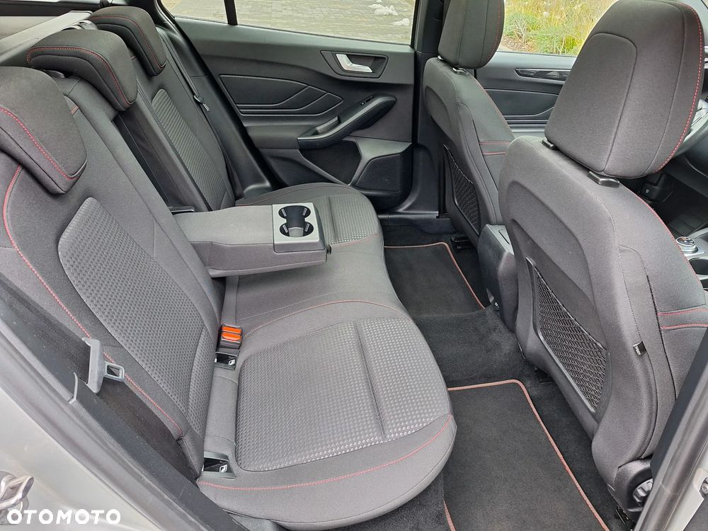 Ford Focus 1.5 EcoBoost ST-Line X - 24