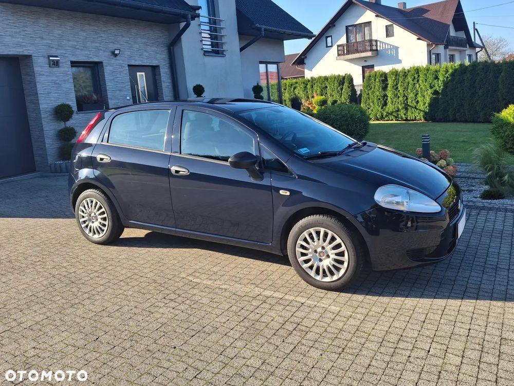 Fiat Grande Punto 2011 photo 5