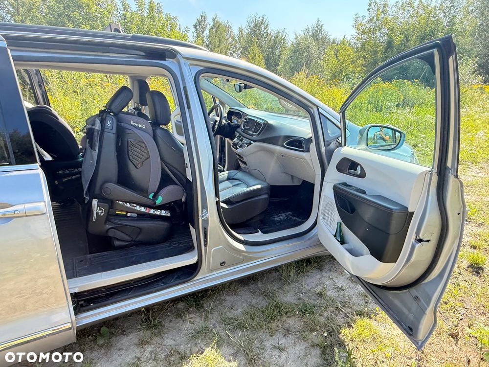 Chrysler Pacifica - 11