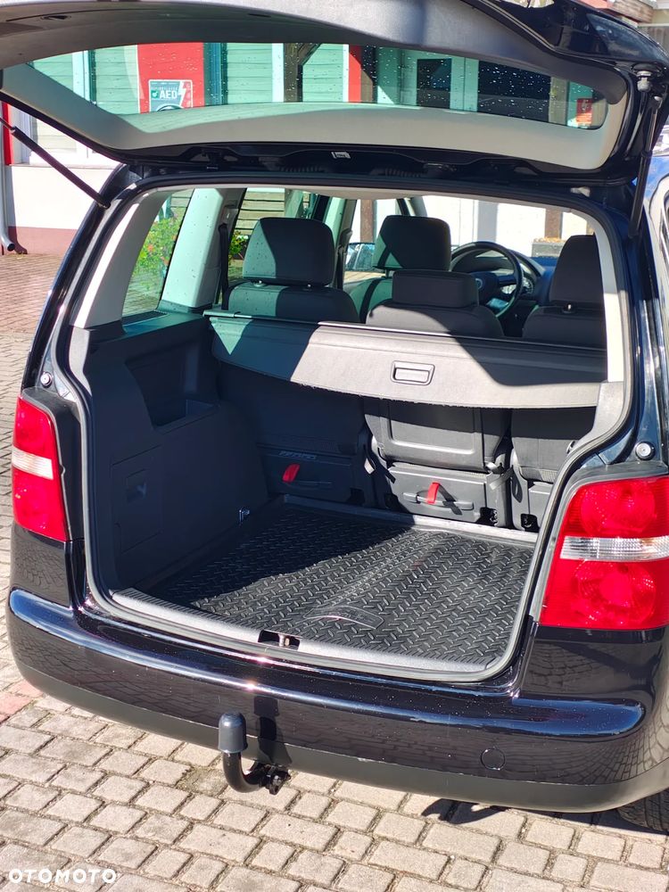 Volkswagen Touran 2.0 TDI Highline - 28