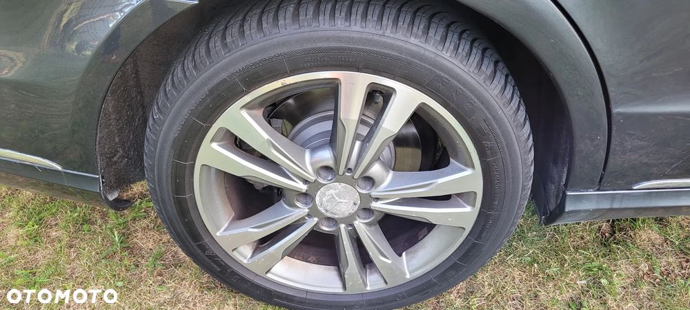 Mercedes-Benz Klasa E 200 7G-TRONIC Elegance - 23