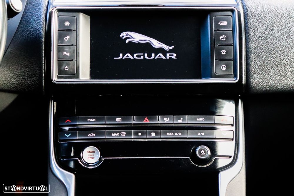 Jaguar XE 2.0 D Portfolio AWD Aut. - 6