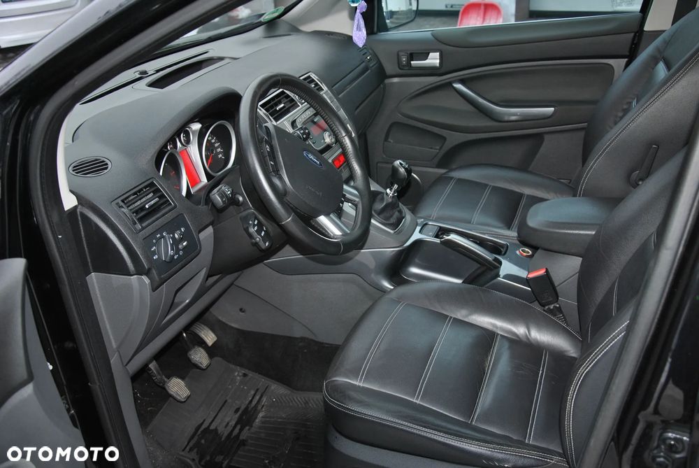 Ford Kuga 2.0 TDCi 2x4 Titanium - 14