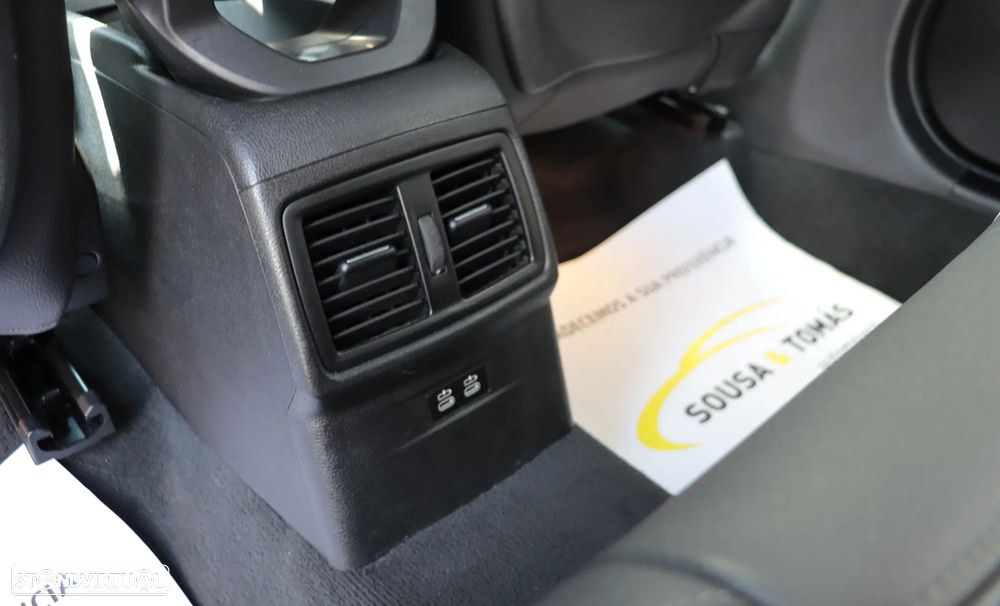 BMW X1 16 d sDrive xLine Auto — fotografia 32