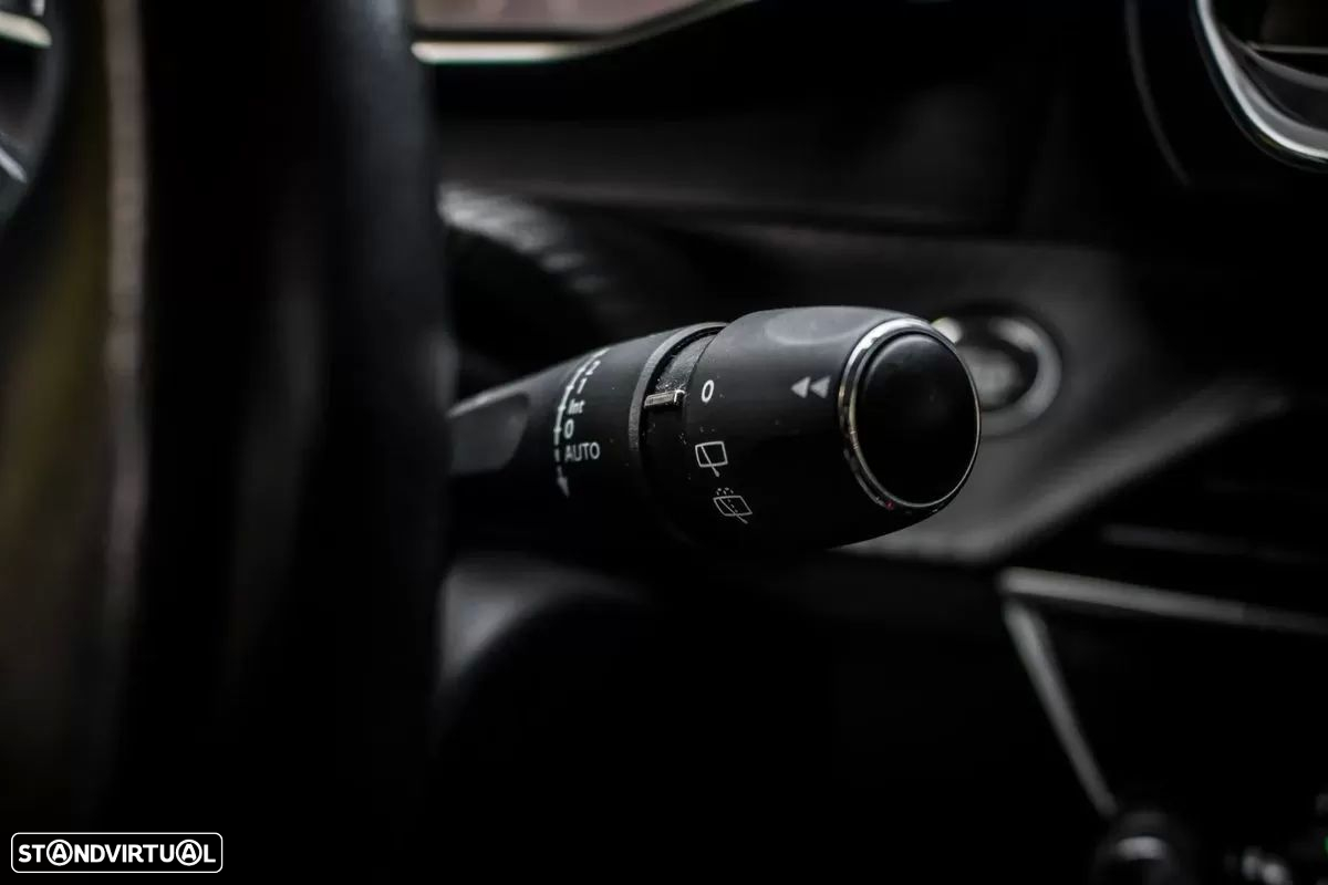 Peugeot 208 1.2 PureTech Allure EAT8 - 18