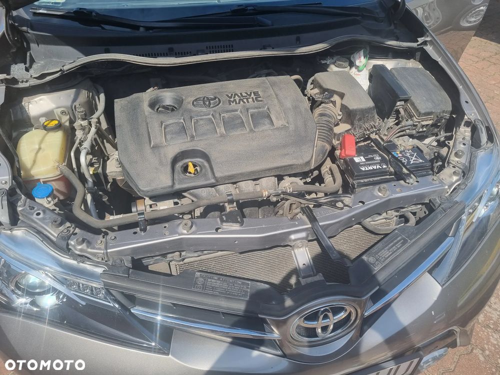 Toyota Auris 1.6 Premium + - 18