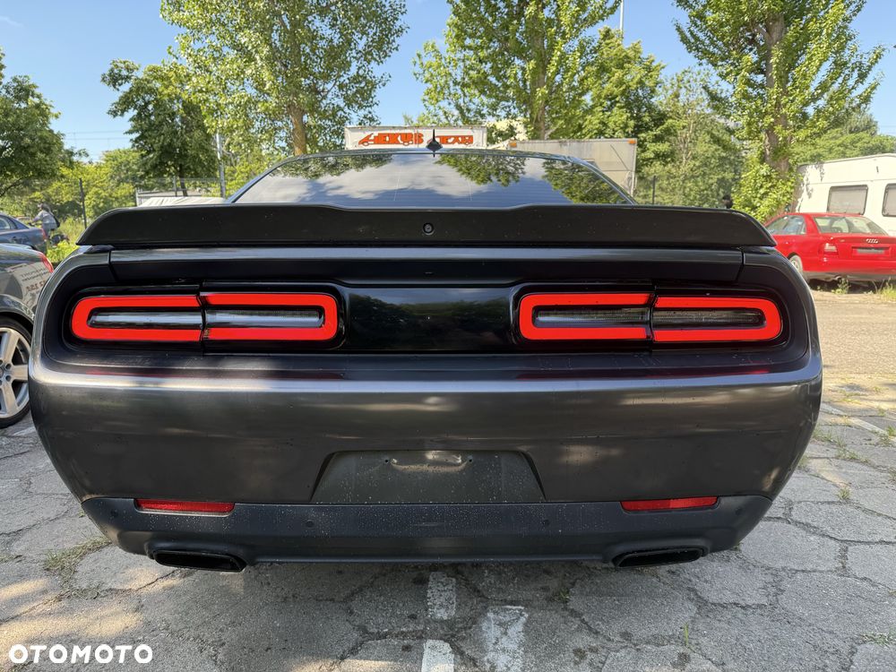 Dodge Challenger - 1