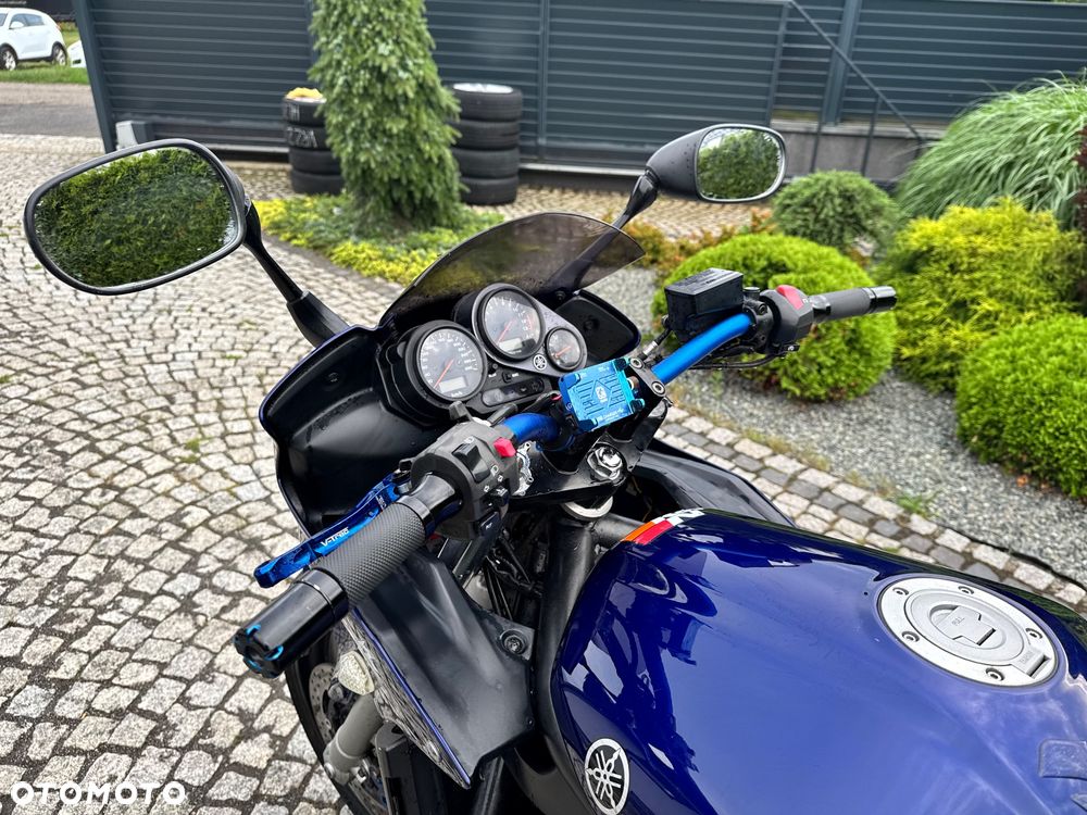 Yamaha FZS - 28