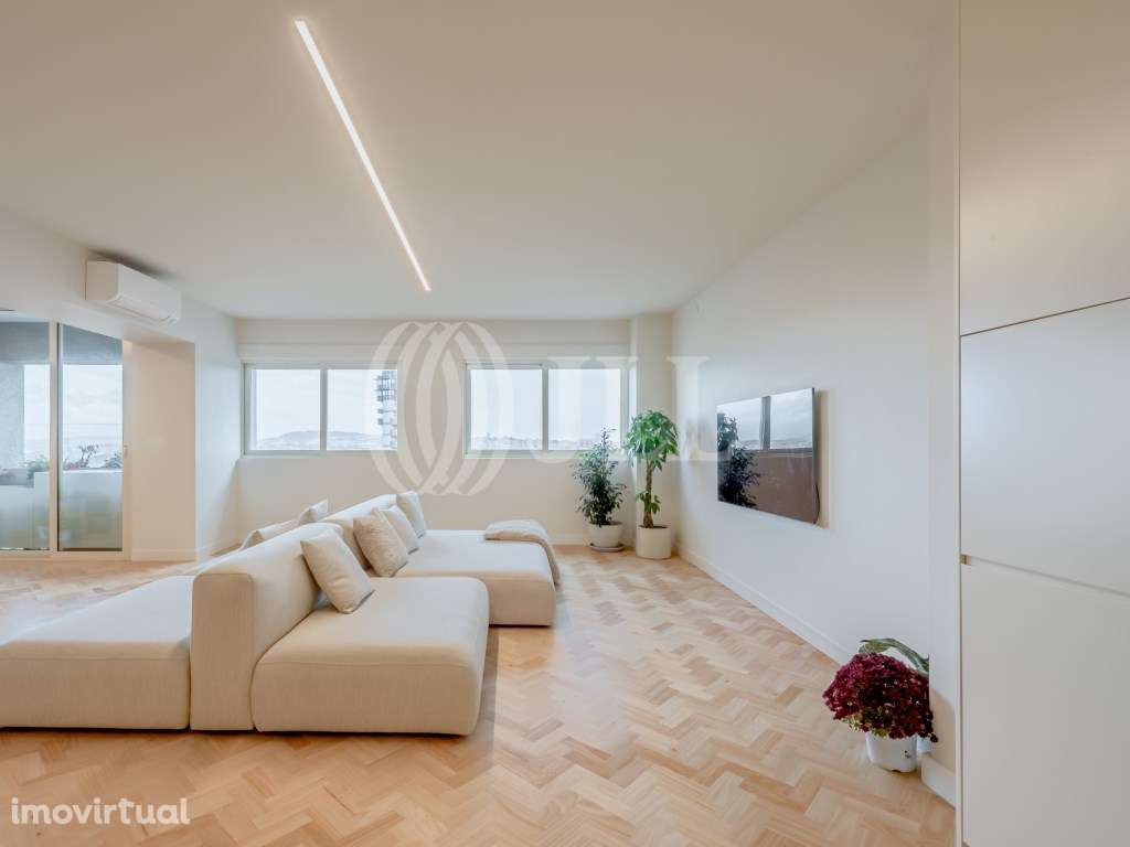 Apartamento T4, com varanda e garagem, no Porto - Grande imagem: 2/34