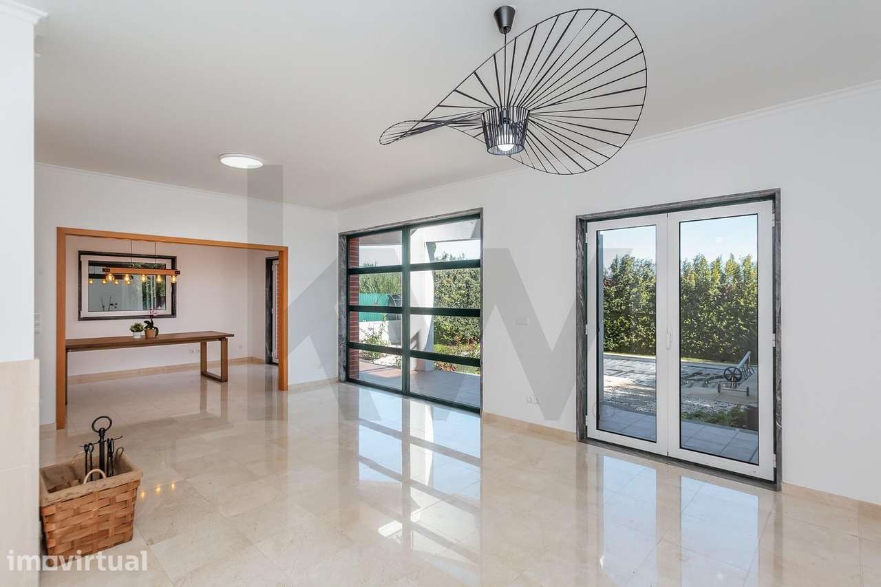 Moradia T4+2 com Jardim e Piscina para Arrendamento, junto ao Oeiras G - Grande imagem: 3/60