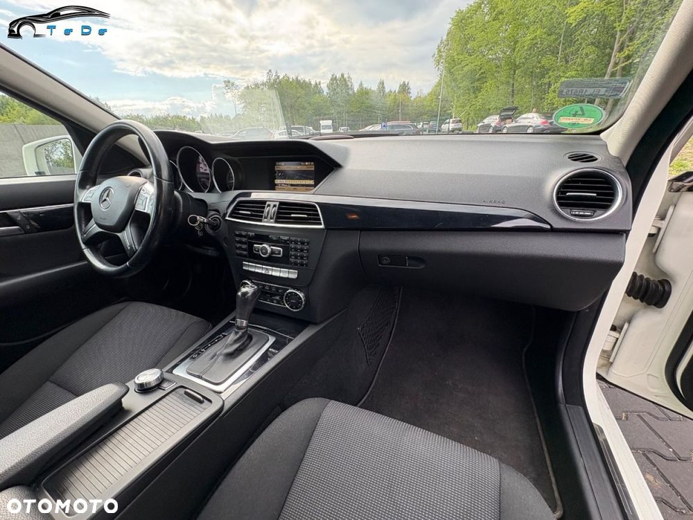 Mercedes-Benz Klasa C 200 CDI DPF (BlueEFFICIENCY) 7G-TRONIC - 32