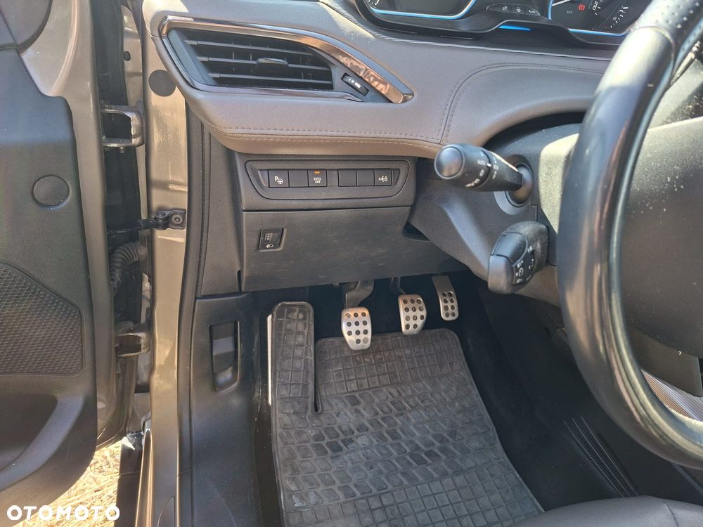 Peugeot 2008 1.6 e-HDi Allure S&S - 13