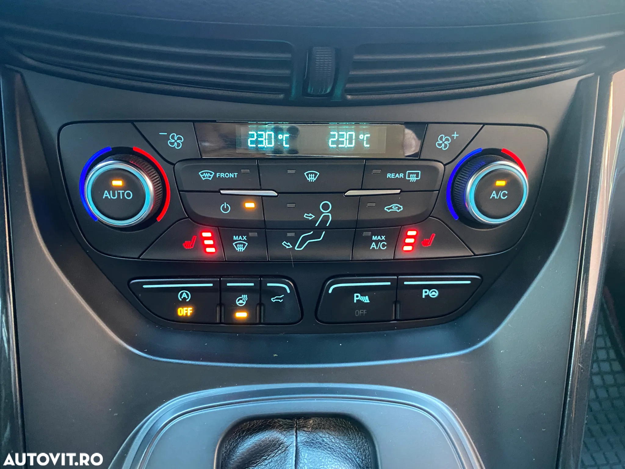 Ford Kuga 2.0 TDCi 4WD Powershift ST-Line - 10