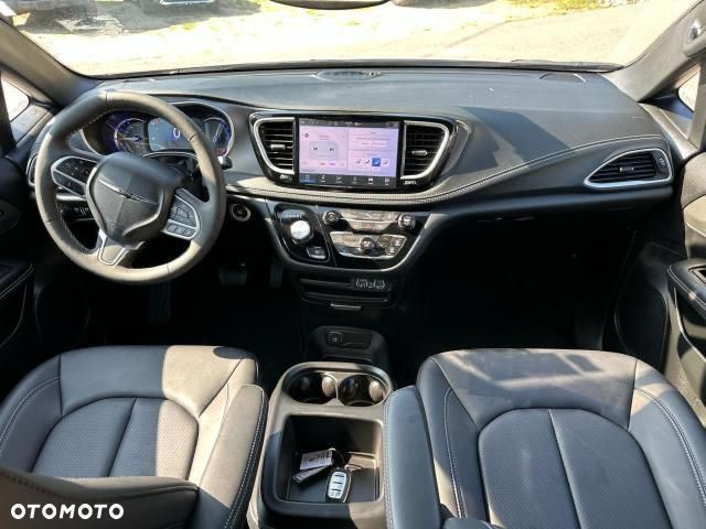 Chrysler Pacifica - 26