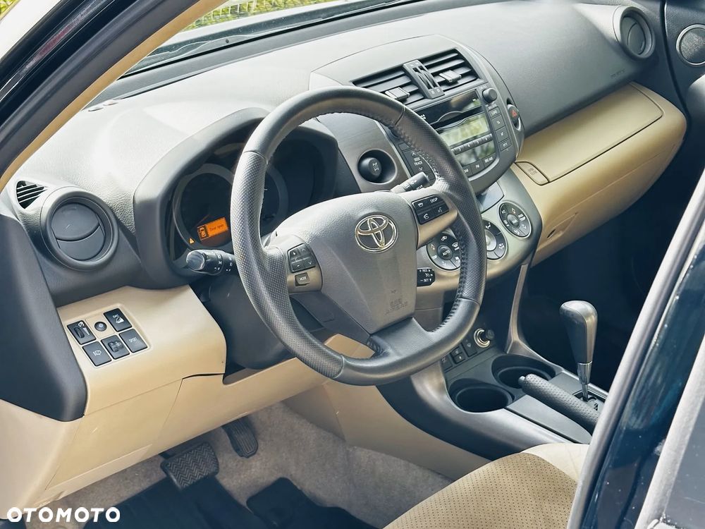 Toyota RAV4 - 4