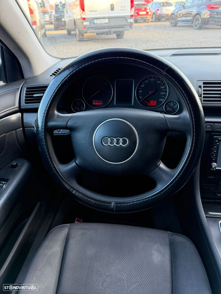 Audi A4 Avant 1.9 TDI m6 S-Line - 26