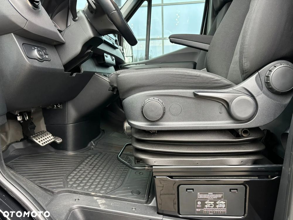 Mercedes-Benz Sprinter - 13