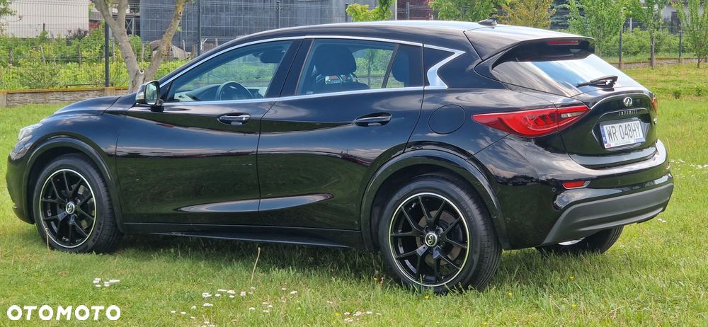 Infiniti Q30 - 6