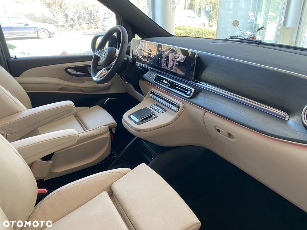 Mercedes-Benz Klasa V - 33