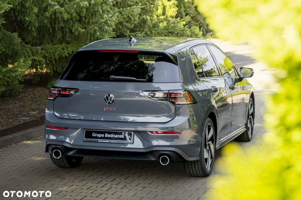 Volkswagen Golf - 11