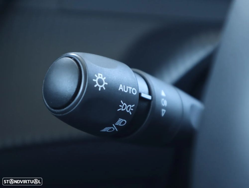 Peugeot 2008 1.2 Hybrid Allure e-DCS6 - 34