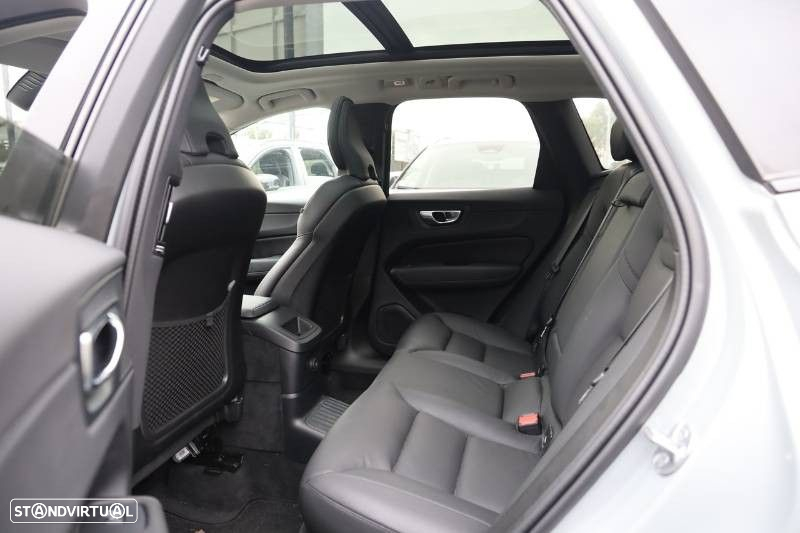 Volvo XC 60 2.0 T6 PHEV Plus Dark AWD - 8