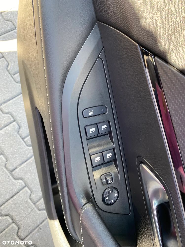 Peugeot 2008 1.2 PureTech GT Line S&S - 23