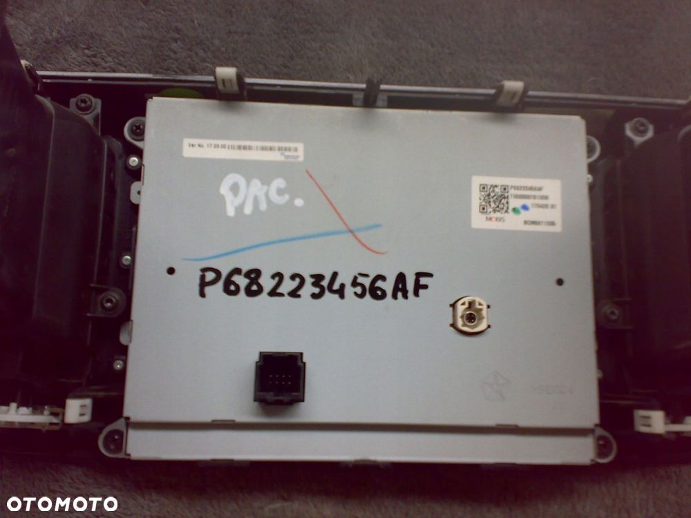 chrysler pacifica 2017 - radio wyświetlacz ramka ekran monitor - 4