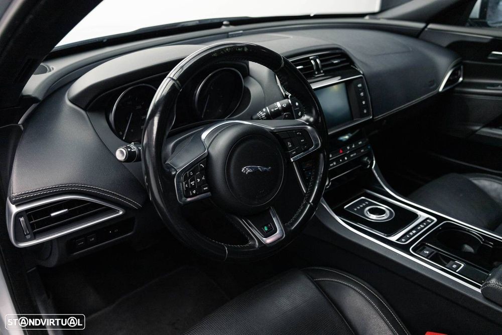 Jaguar XE 2.0 D R-Sport Aut. - 8