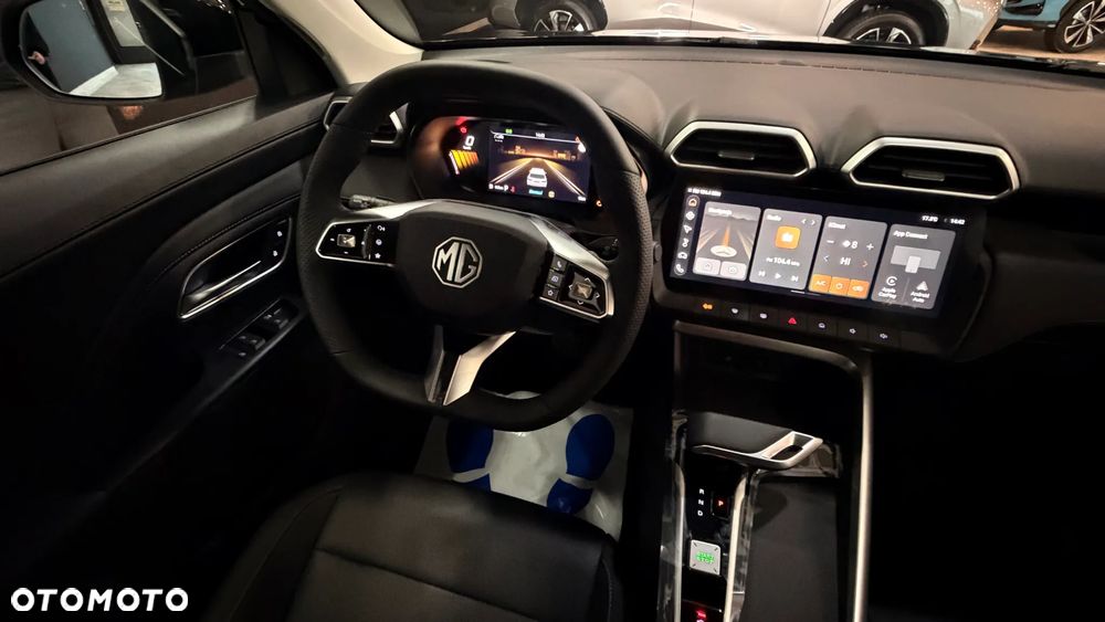 MG ZS Hybrid+ - 12