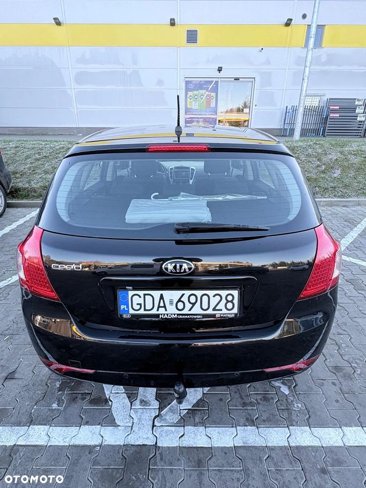 Kia Ceed - 12